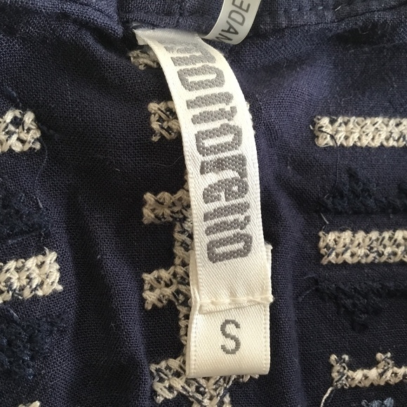 Mono Reno Embroidered Blousy/Tunic/Top is NWOT! Size Small (RUNS LARGE!) - Picture 3 of 3